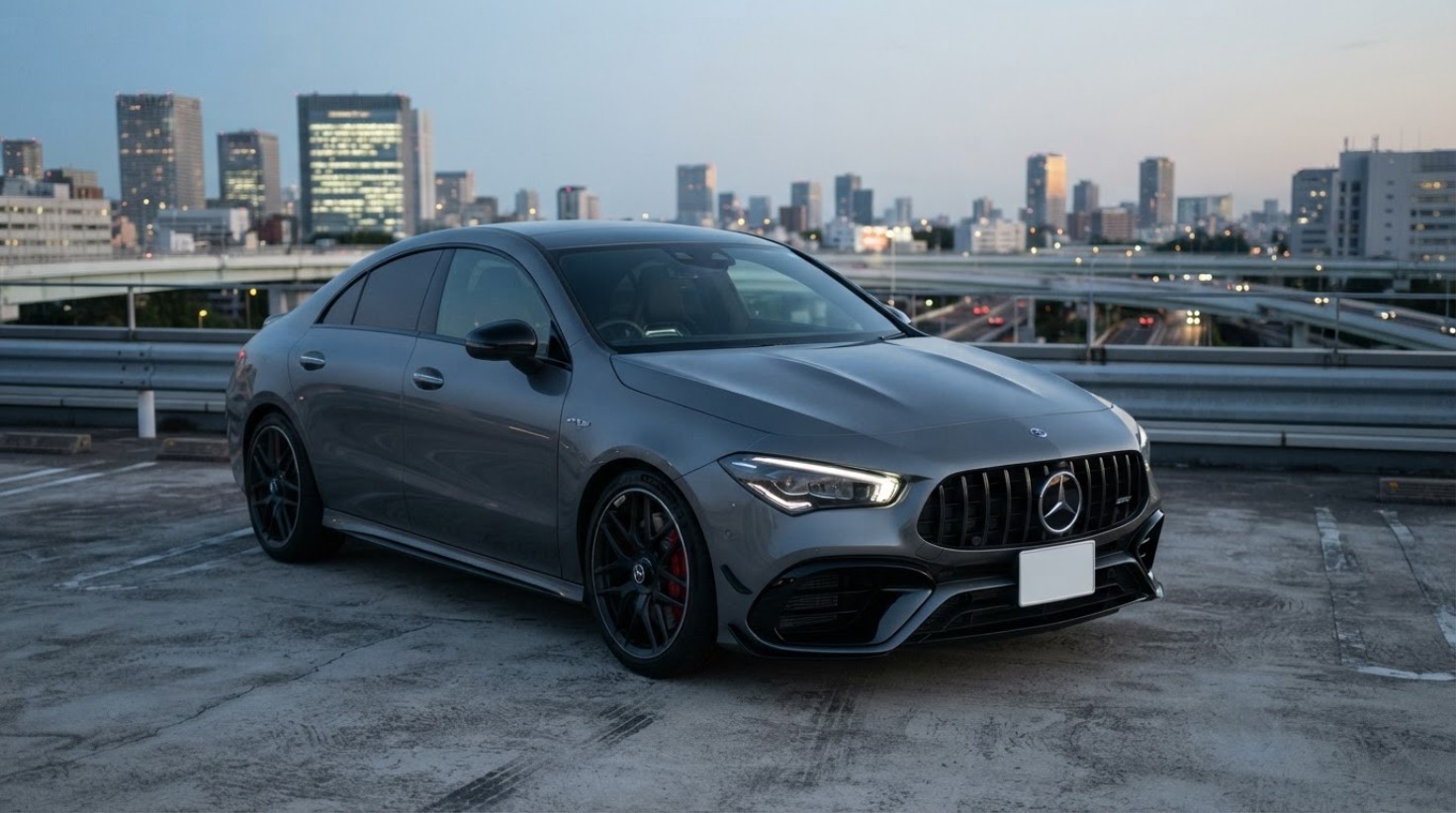 メルセデスAMG CLA45 S（マウンテングレー）